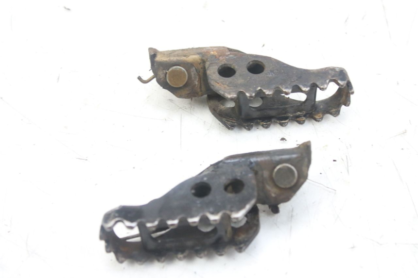 photo de PAIRE CALE PIED AVANT SUZUKI SMX SUPERMOTARD 50 (1996 - 2001)