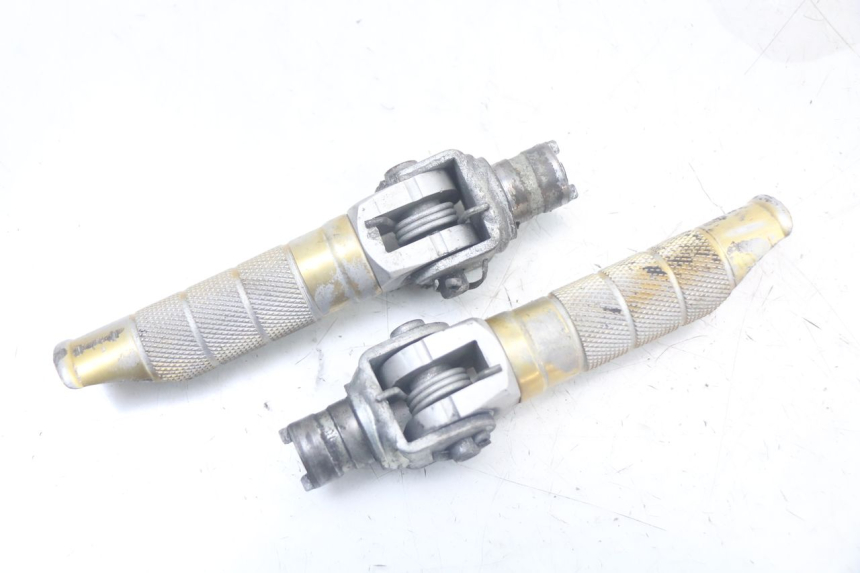 photo de PAIRE CALE PIED AVANT SUZUKI SV N 650 (1999 - 2002)