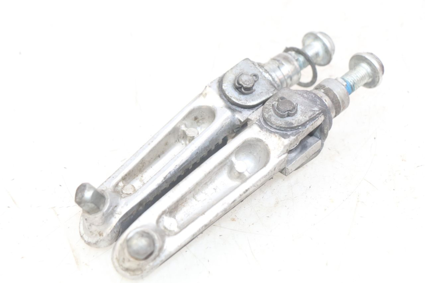 photo de PAIRE CALE PIED AVANT SUZUKI SV N 650 (1999 - 2002)