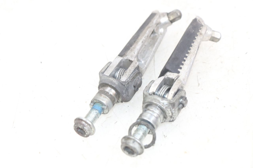 photo de PAIRE CALE PIED AVANT SUZUKI SV N 650 (1999 - 2002)