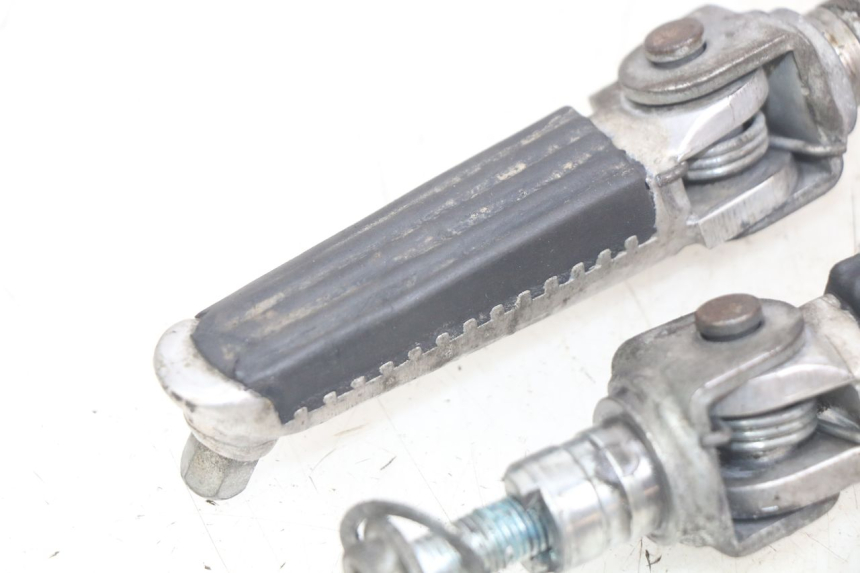 photo de PAIRE CALE PIED AVANT SUZUKI SV N 650 (1999 - 2002)