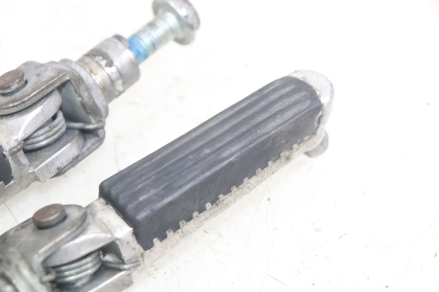 photo de PAIRE CALE PIED AVANT SUZUKI SV N 650 (1999 - 2002)