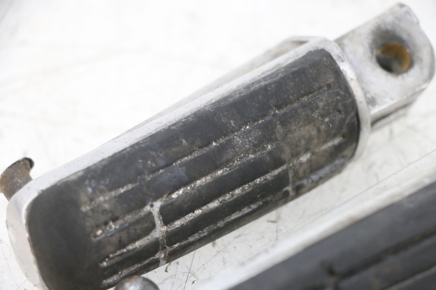 photo de PAIRE CALE PIED AVANT YAMAHA TDM ABS 900 (2002 - 2014) - Marquages et références