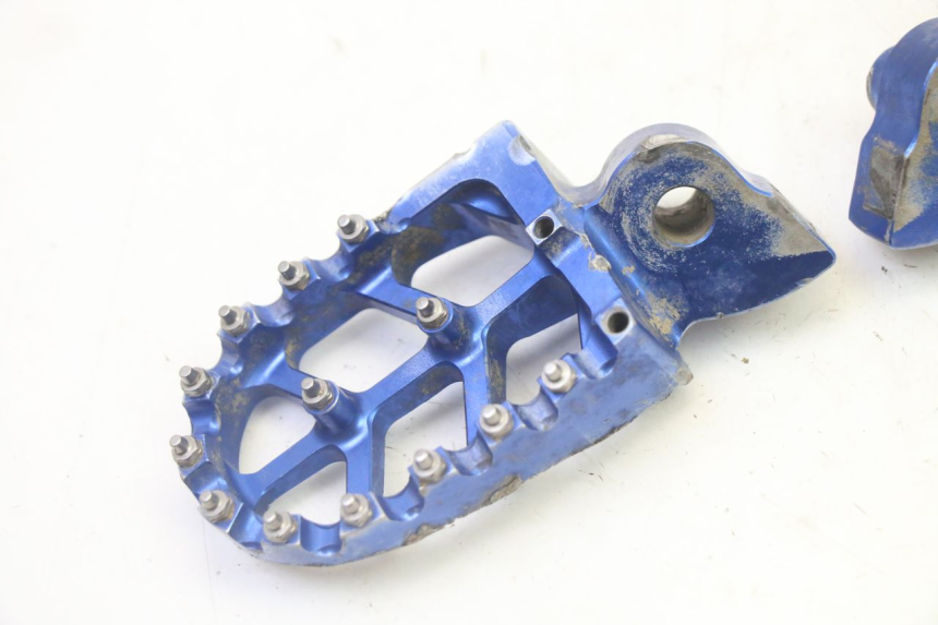 photo de PAIRE CALE PIED AVANT YAMAHA YZ-F YZF 250 (2014 - 2018)