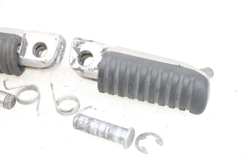 photo de PAIRE CALE PIED AVANT KAWASAKI ZR 7 750 (1999 - 2004) - Autre angle de vue