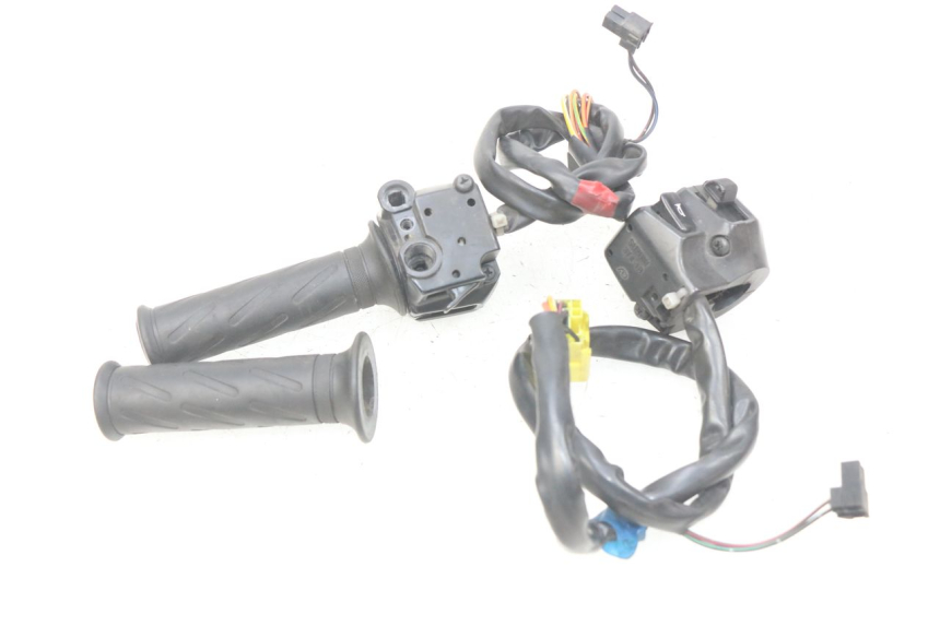 photo de PAIRE COMMODOS SUZUKI BURGMAN 125 (2007 - 2014) - Autre angle de vue