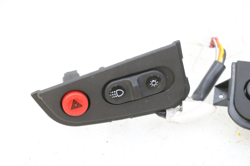 photo de PAIRE COMMODOS PIAGGIO MP3 HPE 310 (2024 - 2025)