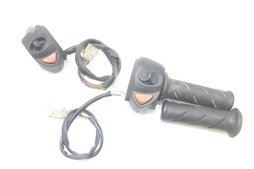 photo de PAIRE COMMODOS PEUGEOT SATELIS COMPRESSOR K15 125 (2006 - 2009)
