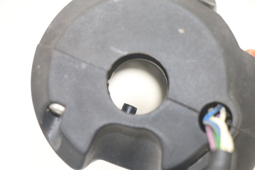 photo de PAIRE COMMODOS PEUGEOT SATELIS COMPRESSOR K15 125 (2006 - 2009)