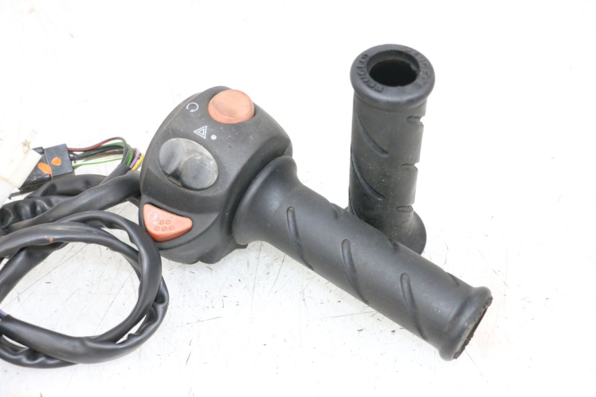 photo de PAIRE COMMODOS PEUGEOT SATELIS 125 (2013 - 2018) - Vue produit