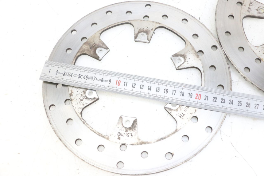 photo de PAIRE DISQUES FREIN AVANT PIAGGIO MP3 RL 250 (2007 - 2010) - Gros plan technique