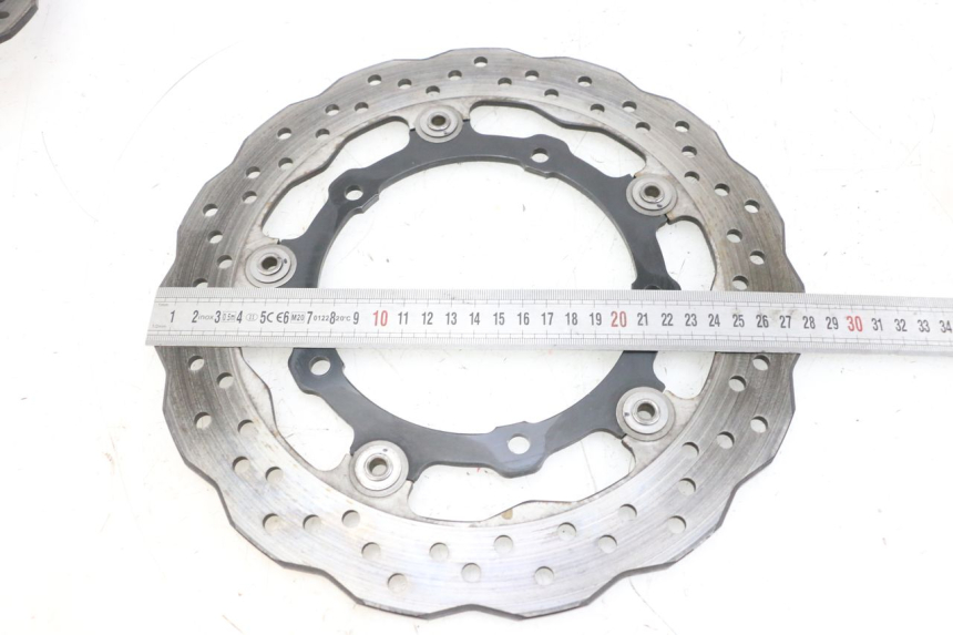 photo de PAIRE DISQUES FREIN AVANT YAMAHA MT-07 MT07 ABS 700 (2018 - 2020) - Gros plan technique