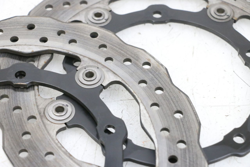 photo de PAIRE DISQUES FREIN AVANT YAMAHA MT-07 MT07 ABS 700 (2018 - 2020) - Points de fixation