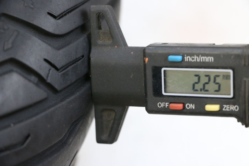 photo de PAIRE JANTES PIAGGIO MP3 HPE 300 (2019 - 2026) - Zoom état d’usage