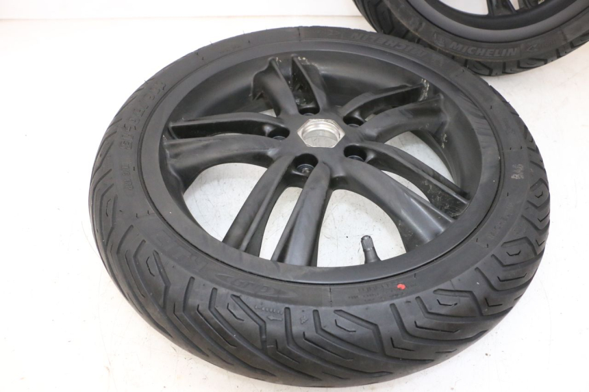 photo de PAIRE JANTES PIAGGIO MP3 HPE 300 (2019 - 2026) - Pièce contrôlée