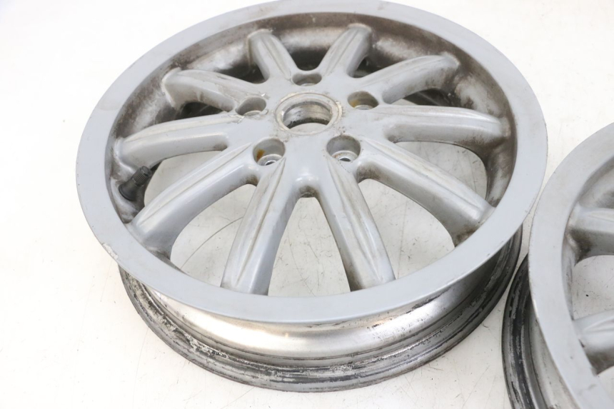 photo de PAIRE JANTES PIAGGIO MP3 RL 250 (2007 - 2010) - Autre angle de vue