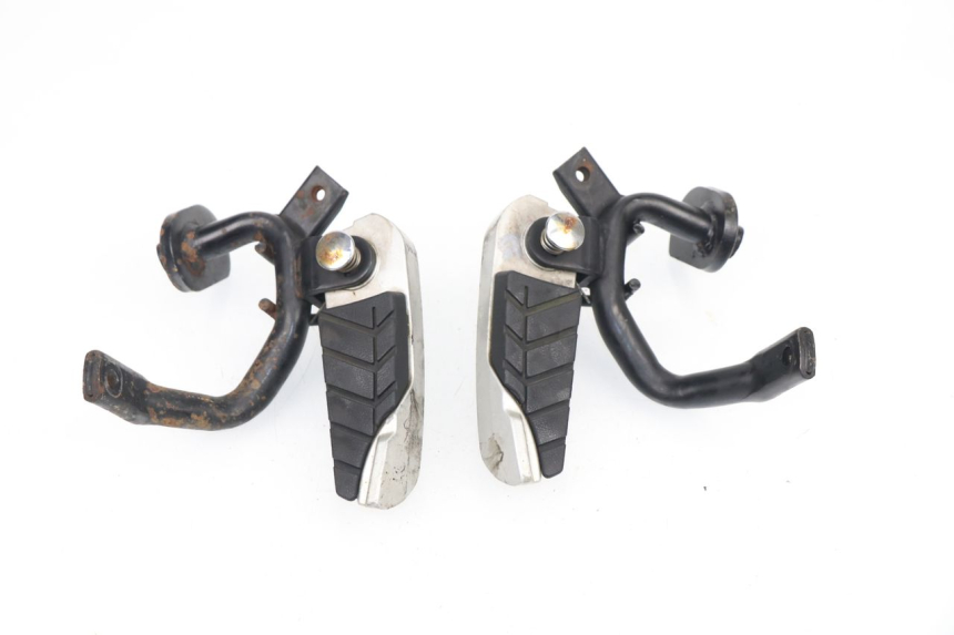 photo de PAIRE PLATINE CALE PIED ARRIERE SYM GTS 250 (2005 - 2008)