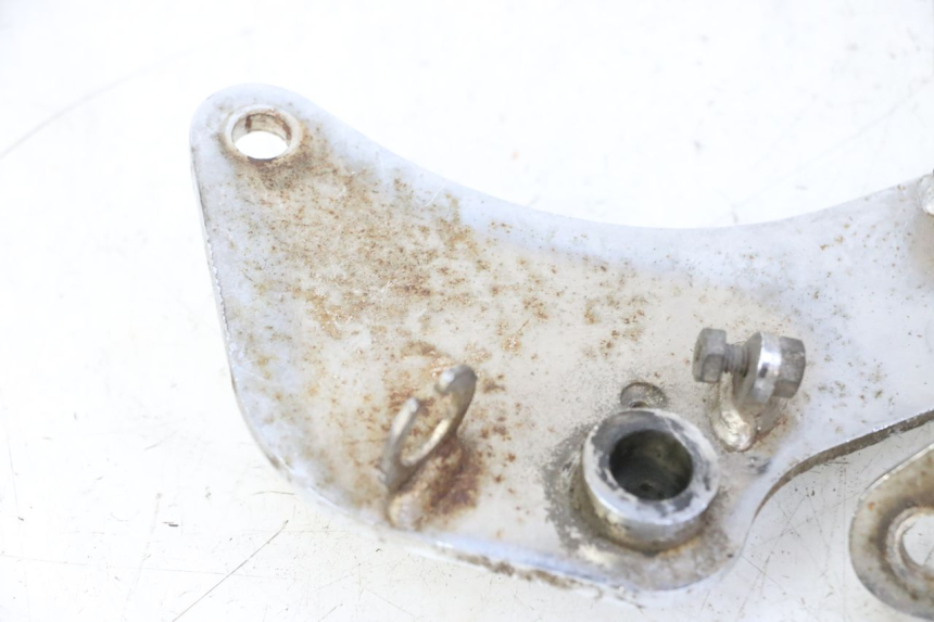 photo de PAIRE PLATINE CALE PIED AVANT HYOSUNG GV AQUILA 125 (2000 - 2004)