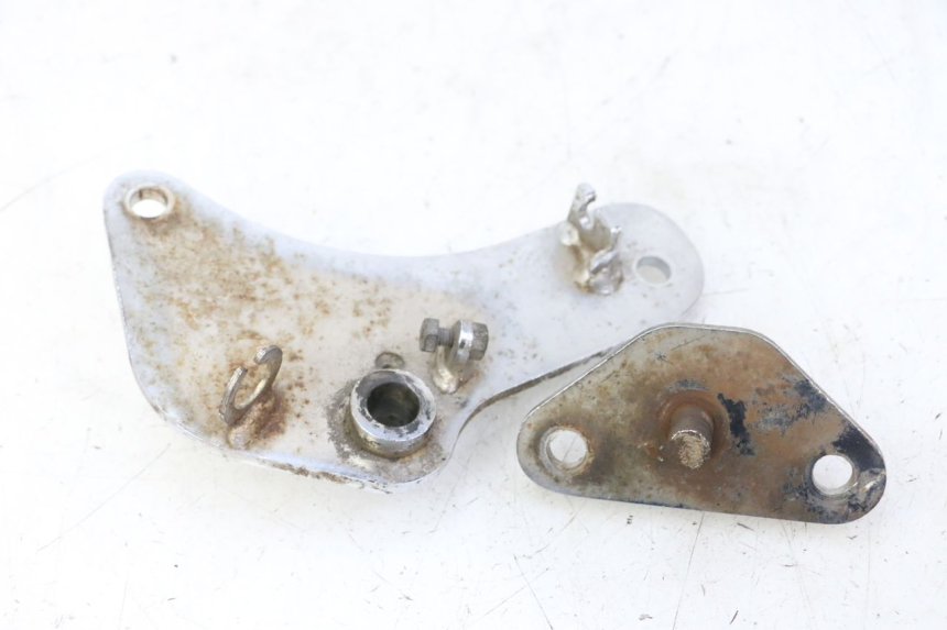 photo de PAIRE PLATINE CALE PIED AVANT HYOSUNG GV AQUILA 125 (2000 - 2004)