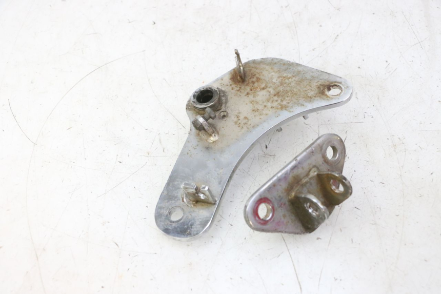 photo de PAIRE PLATINE CALE PIED AVANT HYOSUNG GV AQUILA 125 (2000 - 2004)