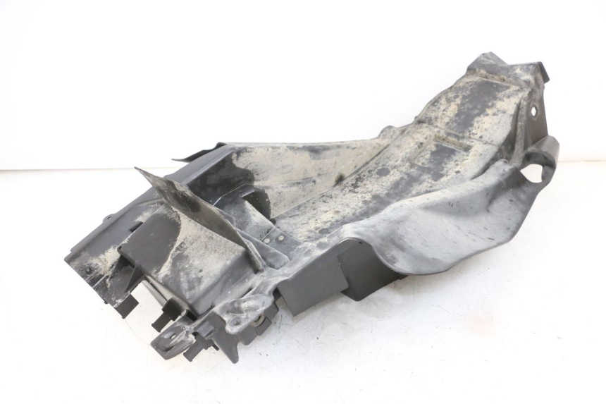 photo de PASSAGE ROUE ARRIERE SUZUKI DL V STROM 1000 (2002 - 2007) - Gros plan technique