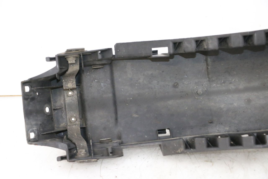 photo de PASSAGE ROUE ARRIERE HONDA NSR R 125 (1994 - 2003) - Gros plan technique