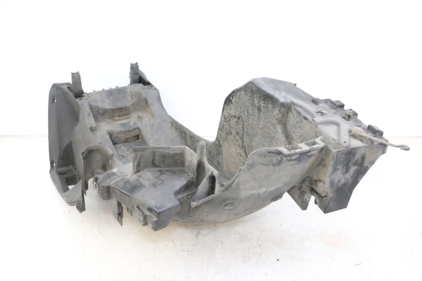 photo de PASSAGE ROUE ARRIERE HONDA ST PAN EUROPEAN 1300 (2002 - 2013)