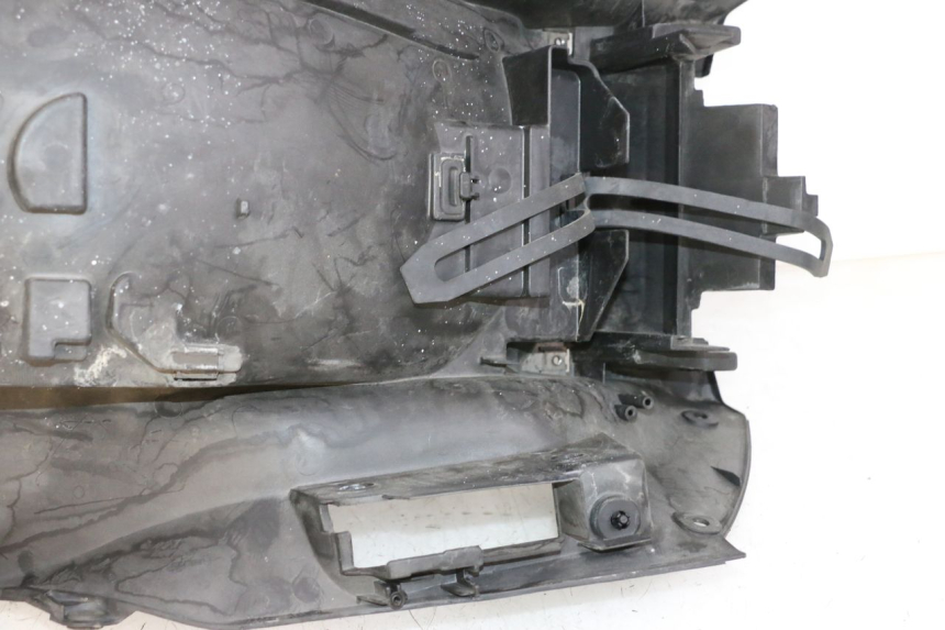 photo de PASSAGE ROUE ARRIERE HONDA ST PAN EUROPEAN 1300 (2002 - 2013)