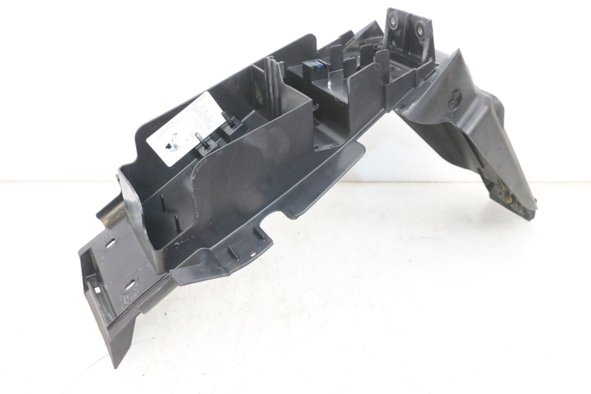 photo de PASSAGE ROUE ARRIERE DAELIM VJ ROADWIN FI 125 (2008 - 2017) - Gros plan technique