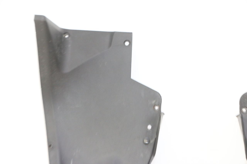 photo de PASSAGE ROUE AVANT PIAGGIO MP3 RL 250 (2007 - 2010)