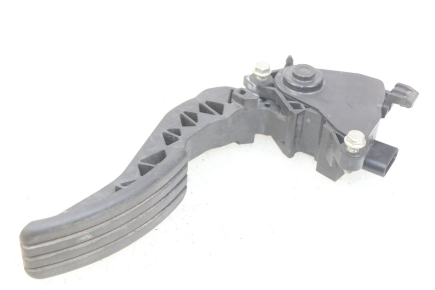 photo de PEDALE ACCELERATEUR RENAULT TWIZY 45 (2012 - 2019) - Gros plan technique