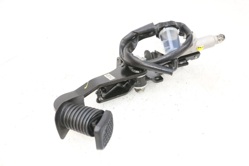 photo de PEDALE DE FREIN  PIAGGIO MP3 HPE 300 (2019 - 2026) - Points de fixation