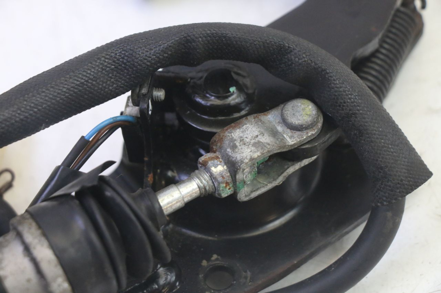 photo de PEDALE DE FREIN PIAGGIO MP3 RL 250 (2007 - 2010) - Vue d’ensemble