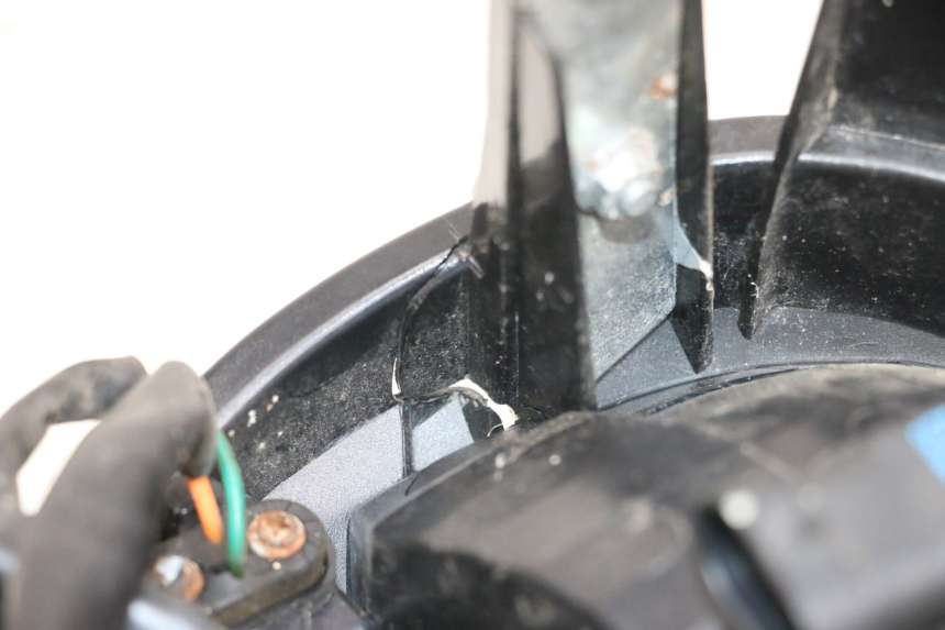 photo de PHARE AVANT MAG POWER BOMBERS 4T 50 (2016 - 2026) - État de surface