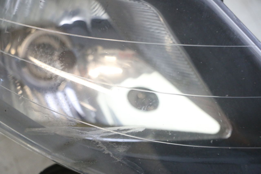 photo de PHARE AVANT DROIT GILERA NEXUS 125 (2009 - 2013)