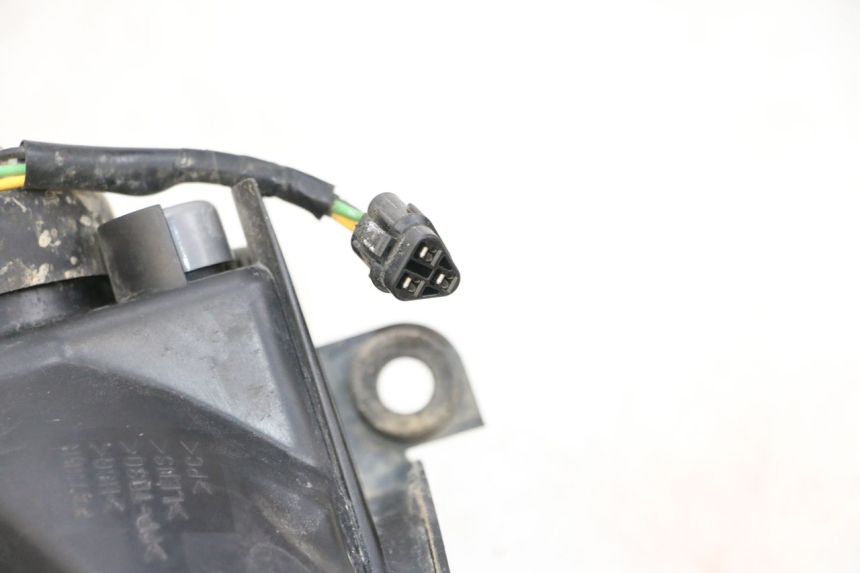 photo de PHARE AVANT DROIT YAMAHA YFM R RAPTOR 250 (2008 - 2014) - Gros plan technique