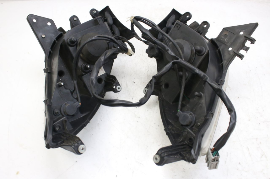 photo de PHARE AVANT HONDA FES S-WING SWING ABS 125 (2007 - 2015)