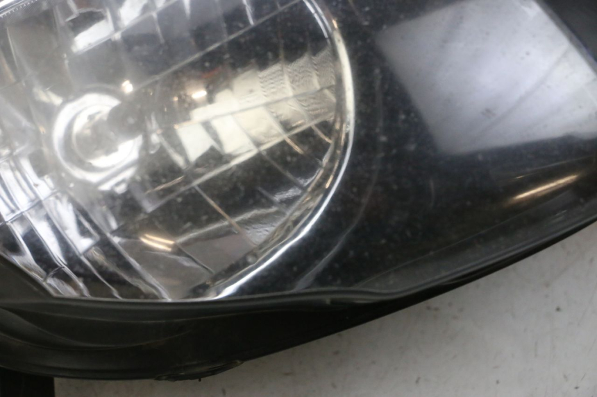 photo de PHARE AVANT YAMAHA FJR ABS 1300 (2006 - 2012) - Gros plan technique