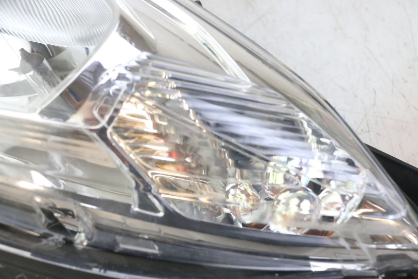 photo de PHARE AVANT GAUCHE PEUGEOT SATELIS 125 (2013 - 2018)