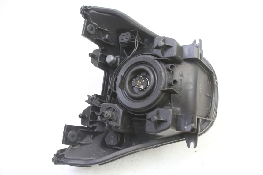 photo de PHARE AVANT SUZUKI GSR 750 (2011 - 2017)