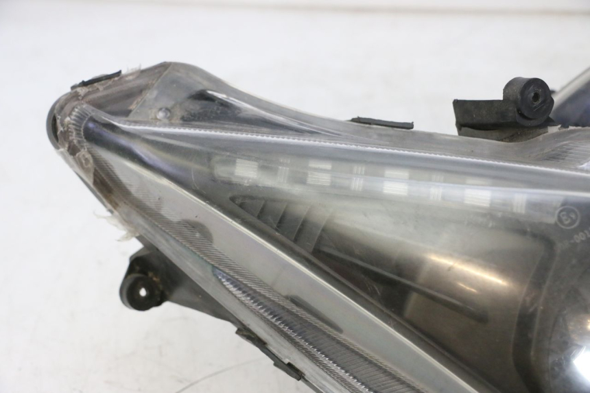 photo de PHARE AVANT JM MOTORS GTS 125 (2015 - 2019) - Zoom qualité