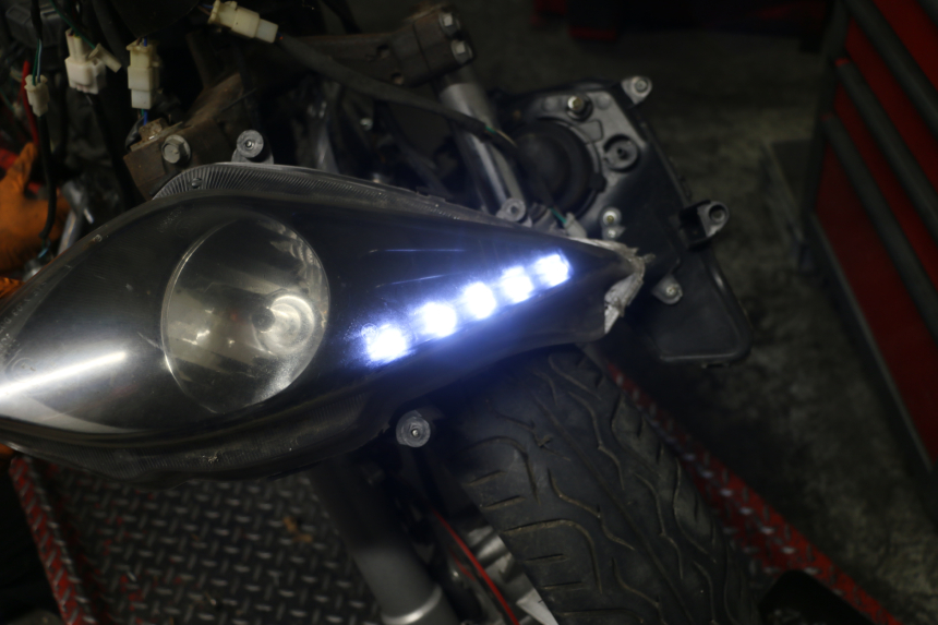 photo de PHARE AVANT JM MOTORS GTS 125 (2015 - 2019) - Zoom état d’usage