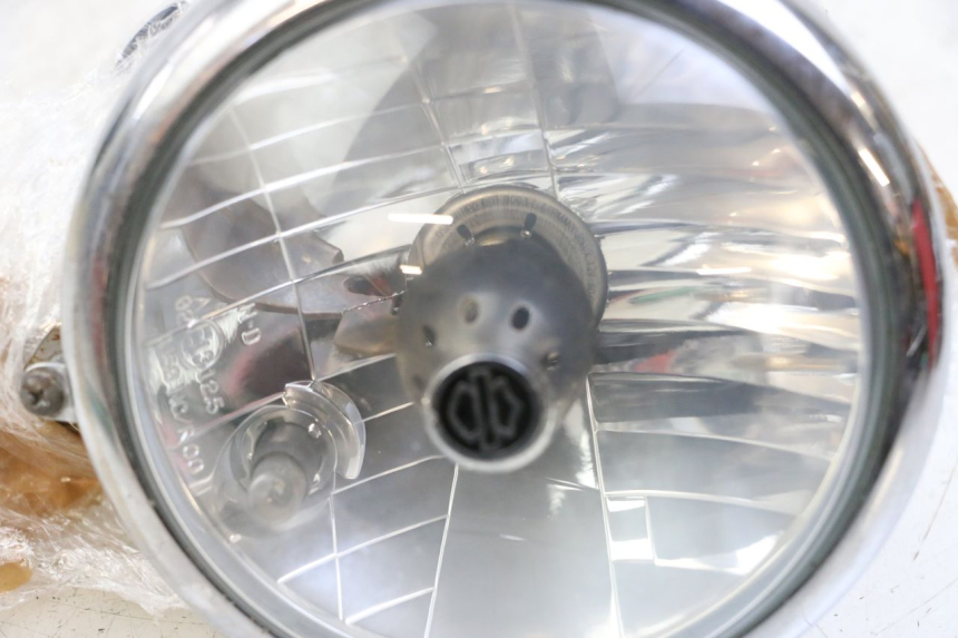 photo de PHARE AVANT HARLEY DAVIDSON SPORTSTER XL CUSTOM 883 (1999 - 2006)