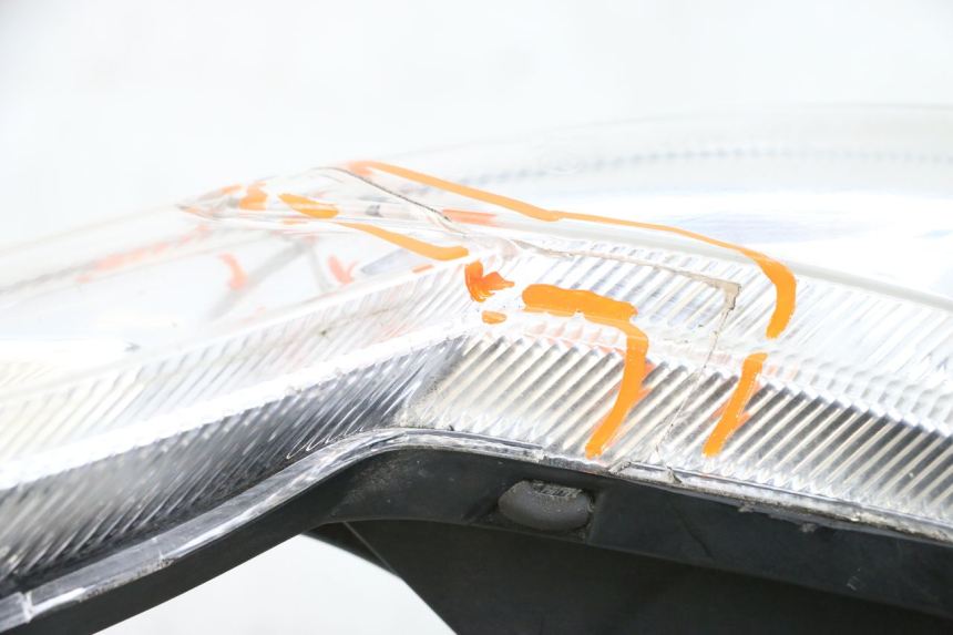 photo de PHARE AVANT PEUGEOT KISBEE 4T 50 (2010 - 2017) - Zoom composants