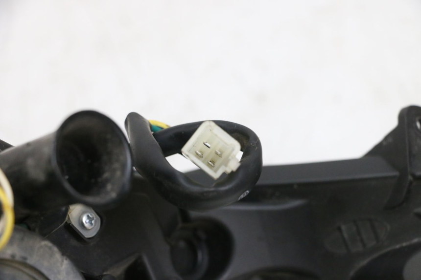 photo de PHARE AVANT PEUGEOT KISBEE 4T 50 (2010 - 2017)