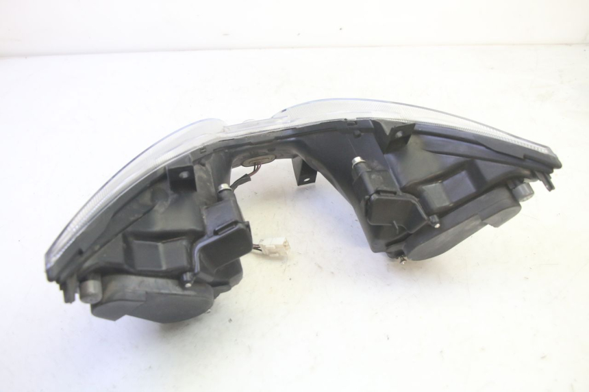 photo de PHARE AVANT PIAGGIO MP3 HPE 350 (2018 - 2020) - Autre angle de vue