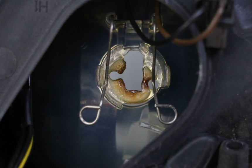 photo de PHARE AVANT PIAGGIO MP3 500 (2011 - 2015)