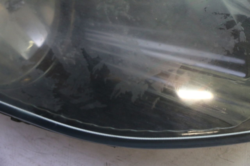 photo de PHARE AVANT PIAGGIO MP3 RL 250 (2007 - 2010) - Autre angle de vue