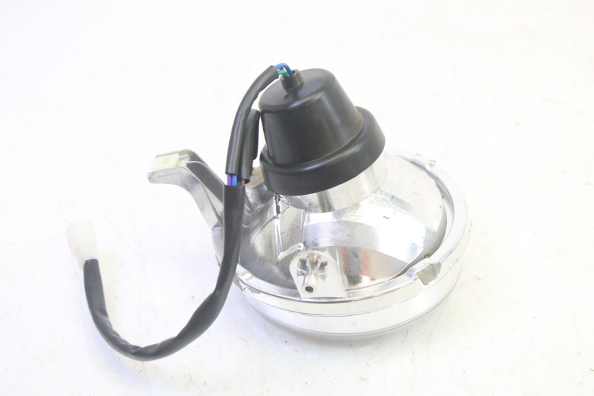 photo de PHARE AVANT EFUN PUSA 1 - Gros plan technique