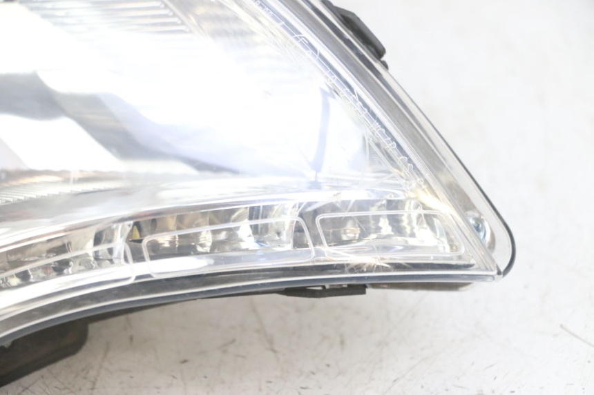 photo de PHARE AVANT PEUGEOT SATELIS 125 (2013 - 2018)